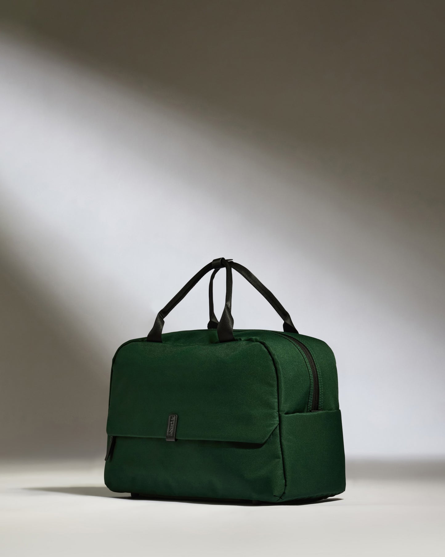 Essential Overnight Bag in Antler Green