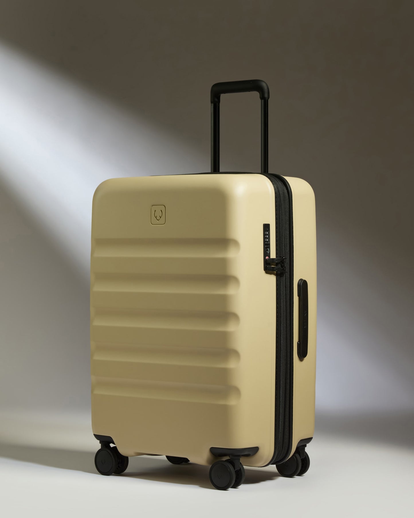 Medium Luggage in Dune Yellow - Icon Stripe