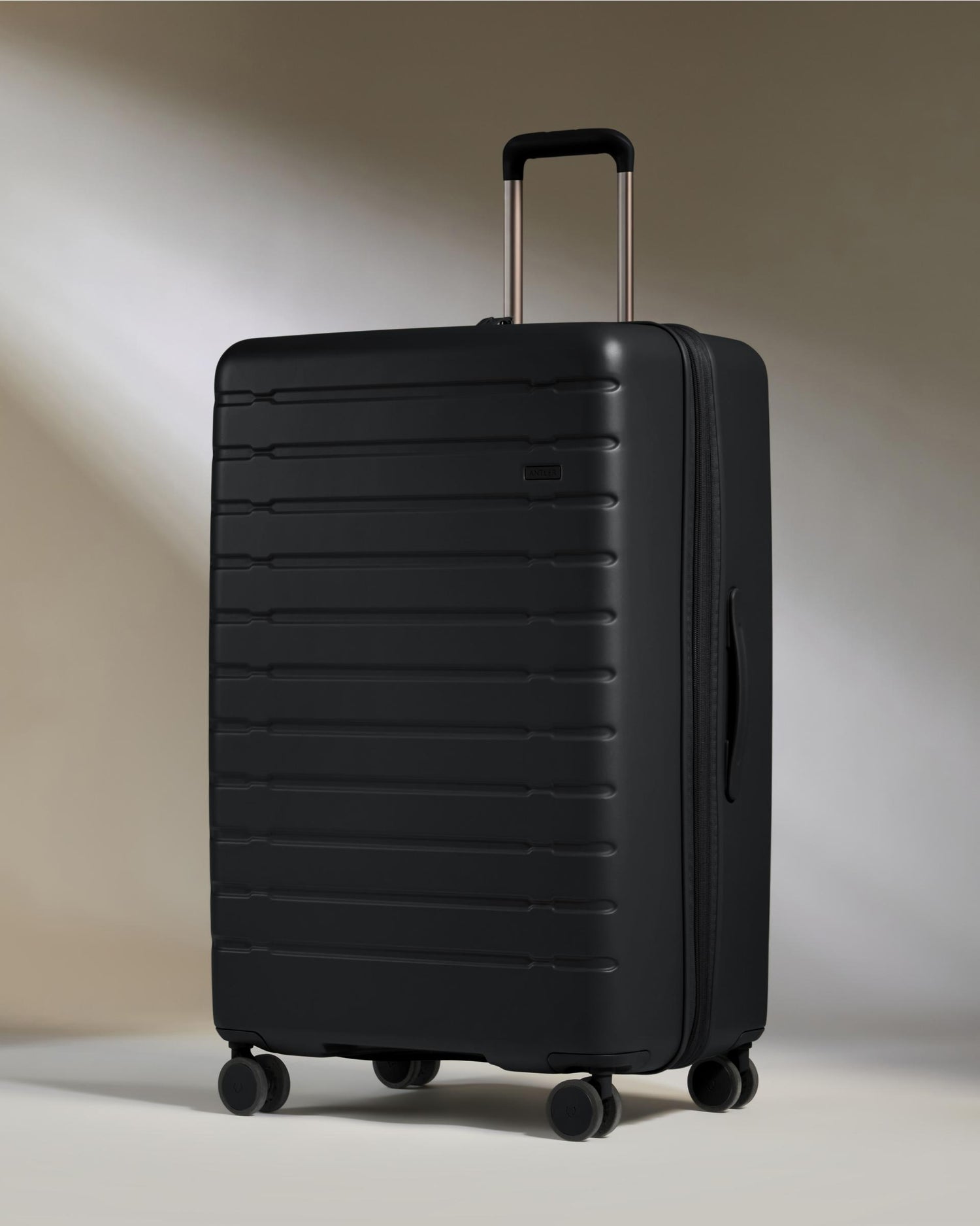 Large Suitcase in Midnight Black - Stamford 2.0