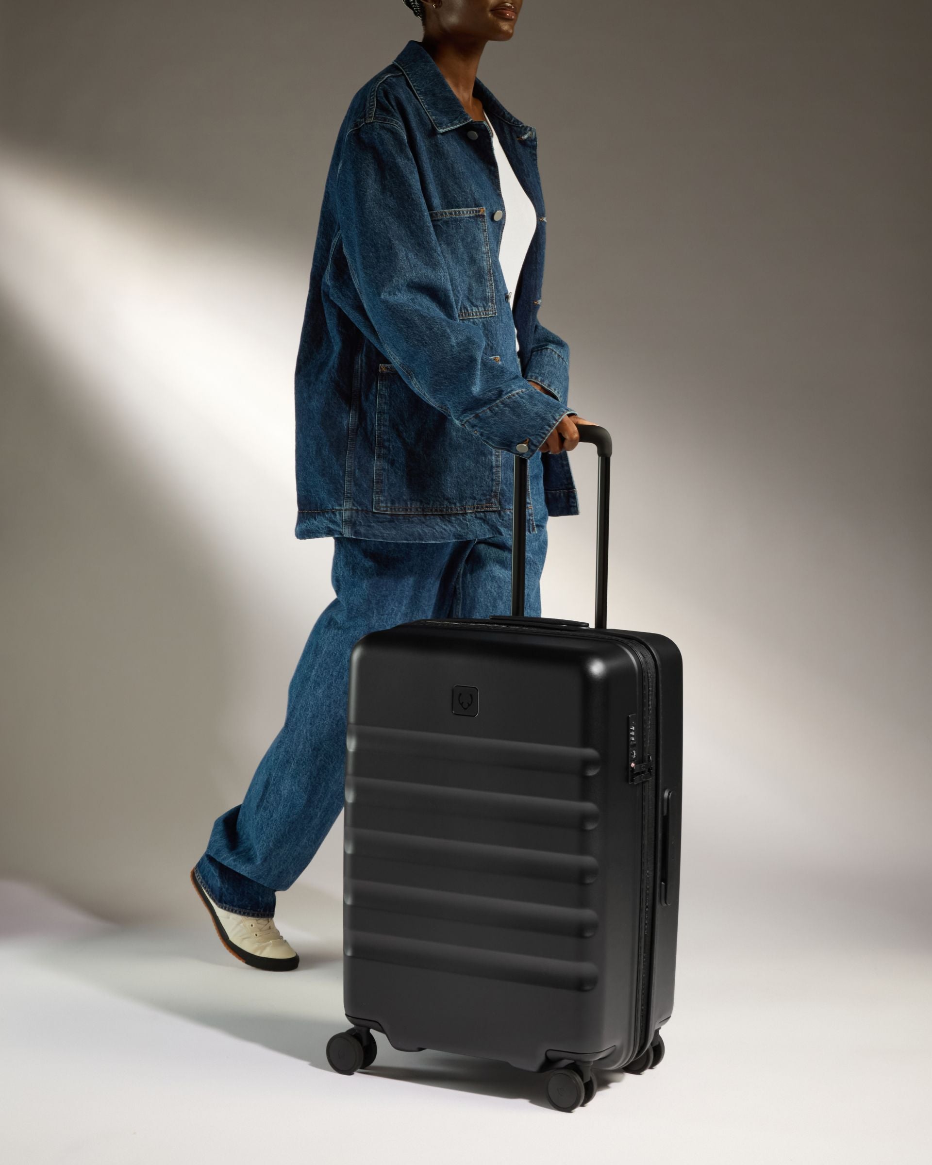 Medium fashion suitcase