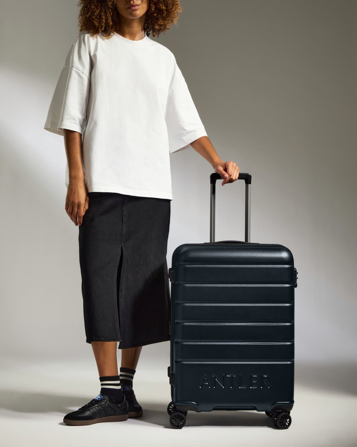 Medium Luggage in Dark Navy - Logo