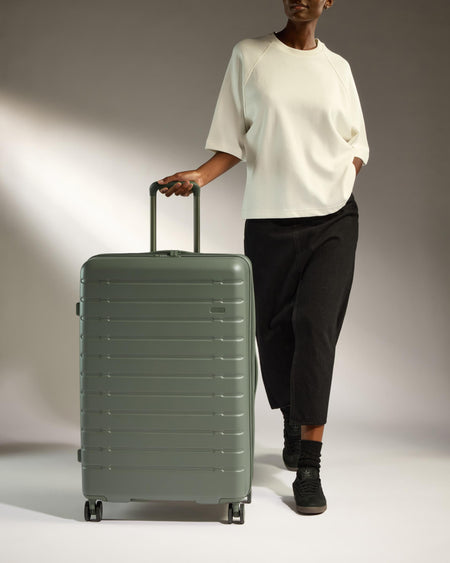 Large Suitcase in Field Green - Stamford 2.0