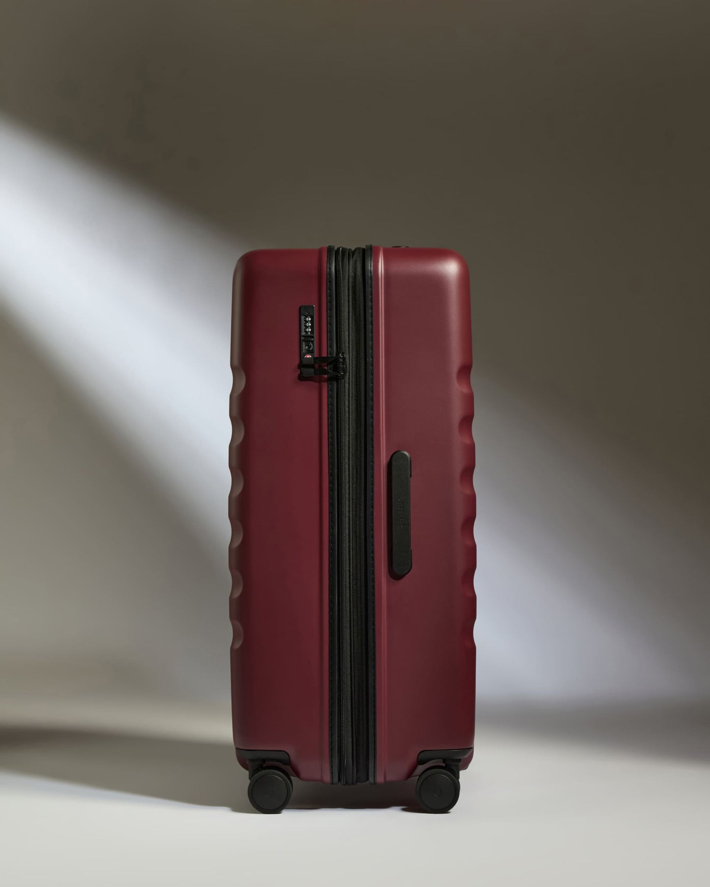 Large Luggage in Cedar Red - Icon Stripe