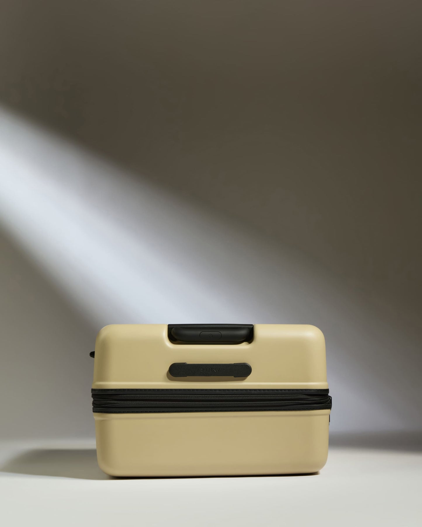 Large Luggage in Dune Yellow - Icon Stripe