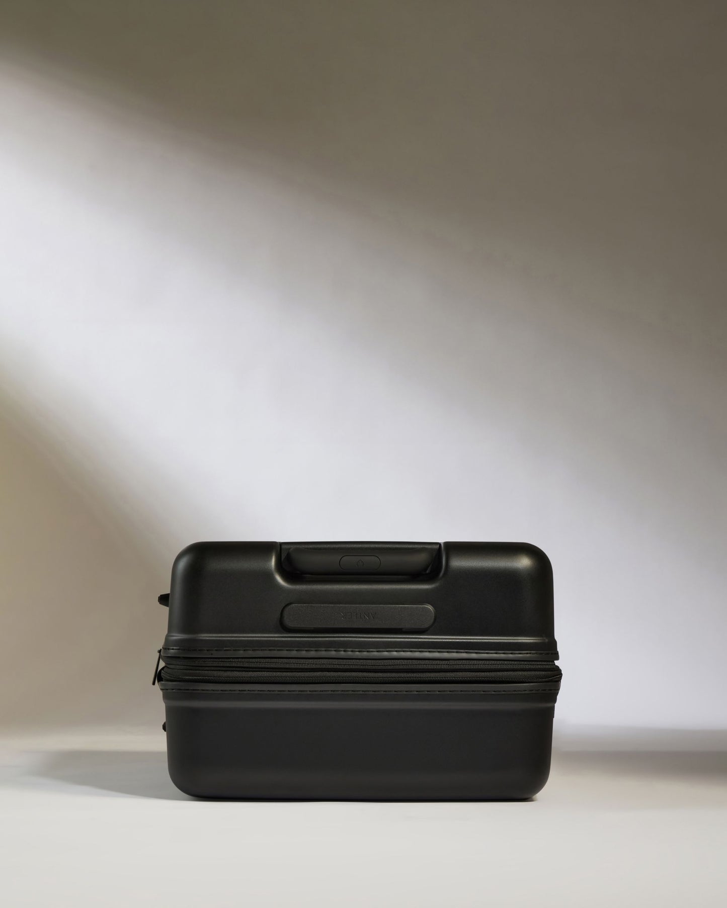 Medium Suitcase in Black - Icon Stripe