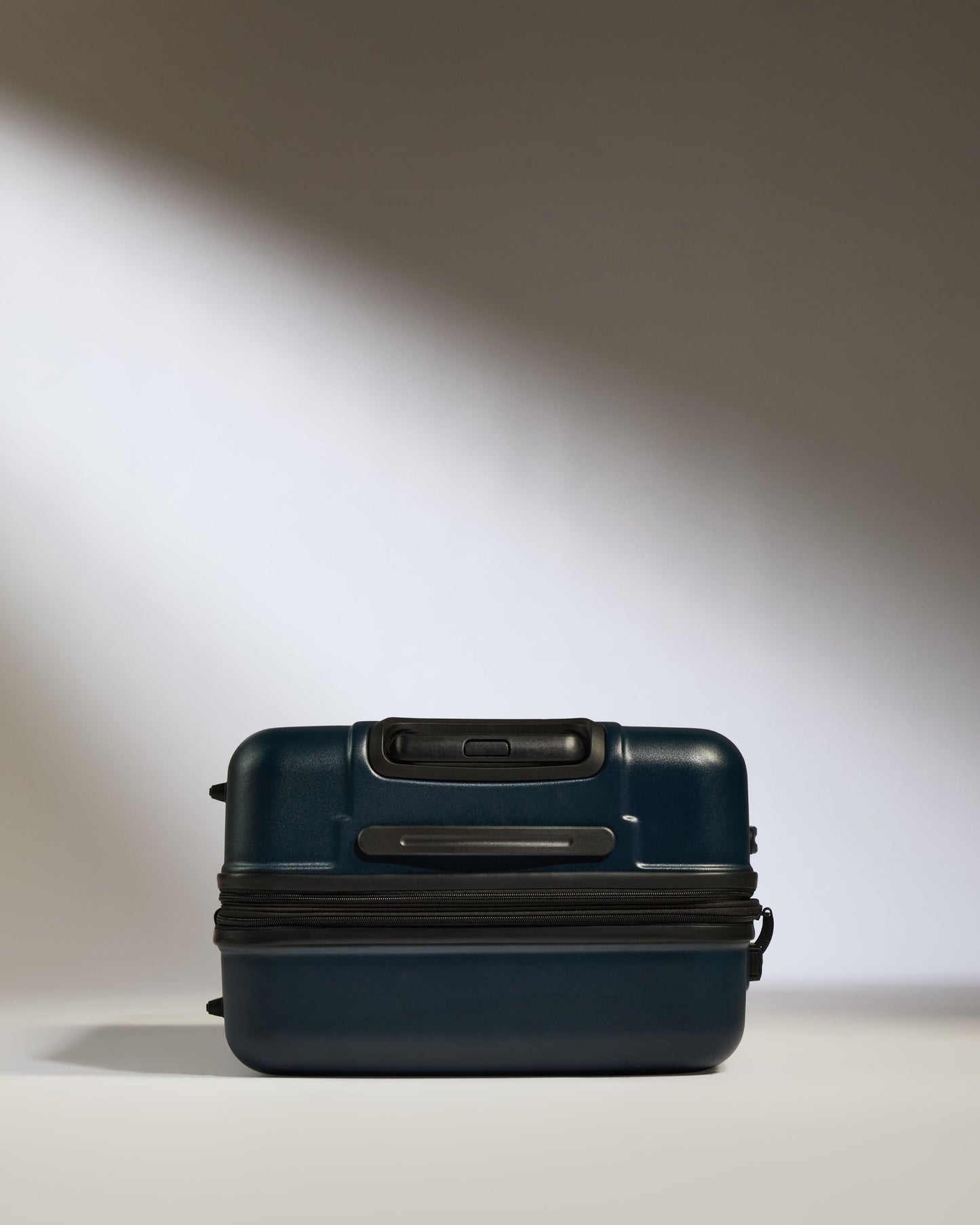 Medium Luggage in Midnight Blue - Logo